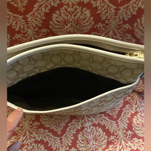 Signature Jacquard Crossbody Khaki - Picture 4 of 16